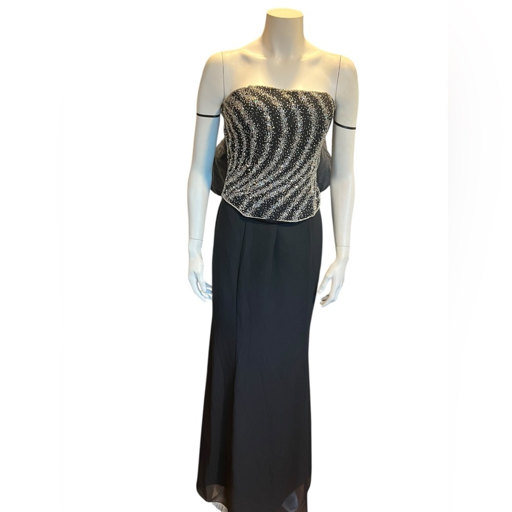 Showtime Collection Elegant Black and Silver sleeveless Evening Dress Size 14
